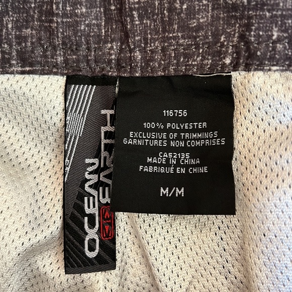 Ocean Earth medium hybrid shorts with attached waterproof carry pouch. - Picture 3 of 6